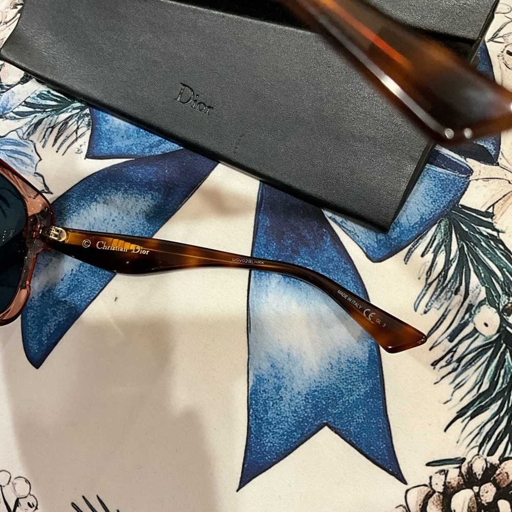 Christian Dior Tortoise Shell Sunglasses - Picture 5 of 8